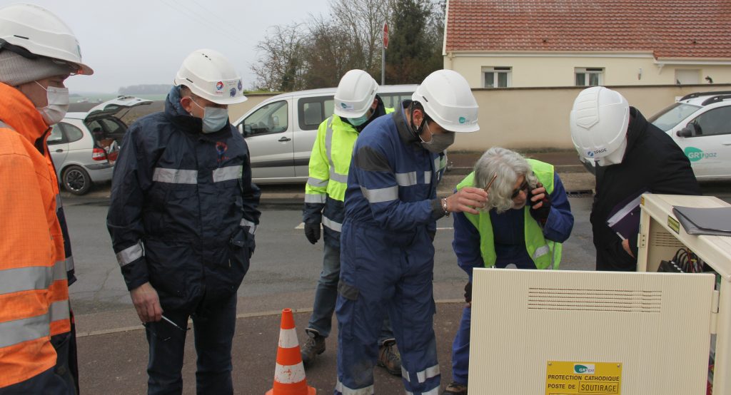 Real-time detection of mechanical impact on buried pipelines